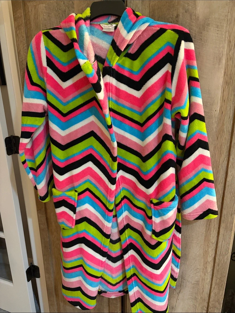 Total Girl XL 14/16 plush Hooded Bath Robe Multicolor Chevron pockets